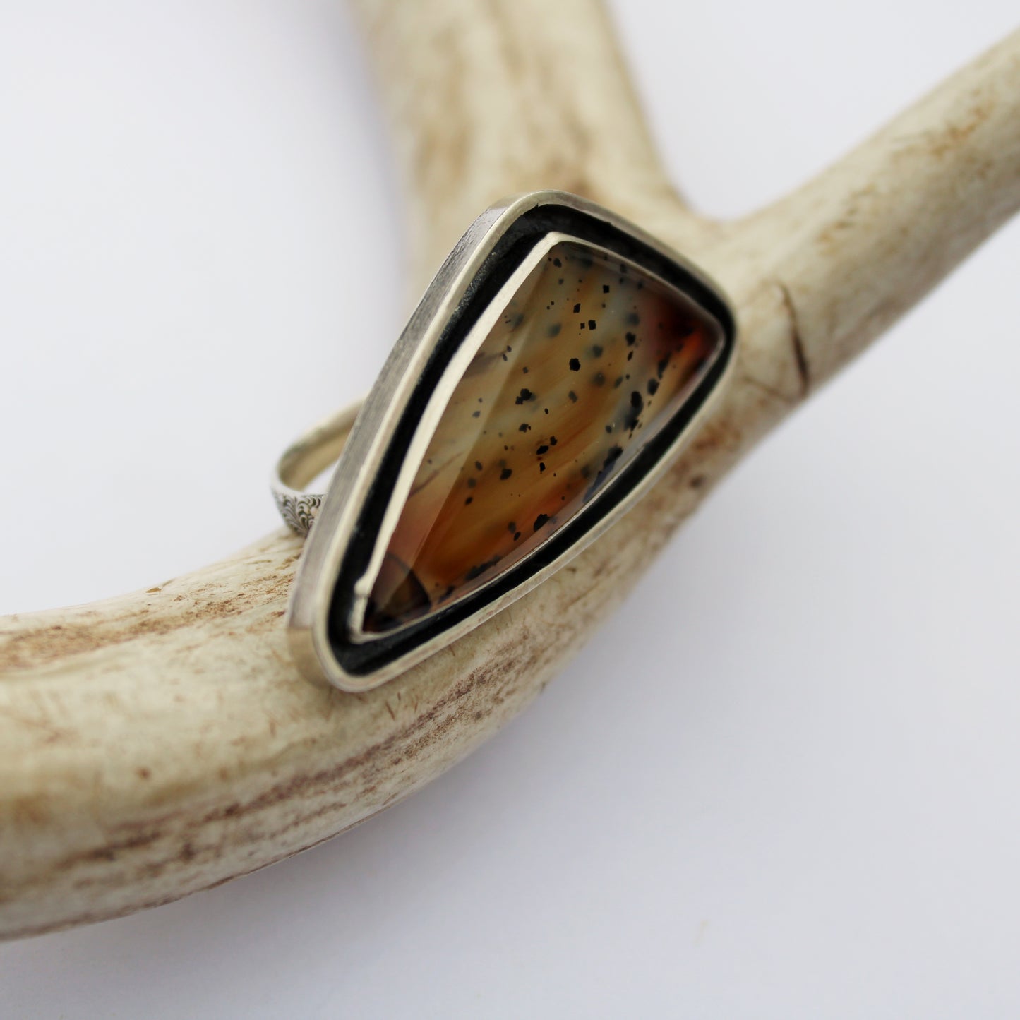 Riverstone Horizon Ring: Sterling Silver Montana Agate - size 8.75