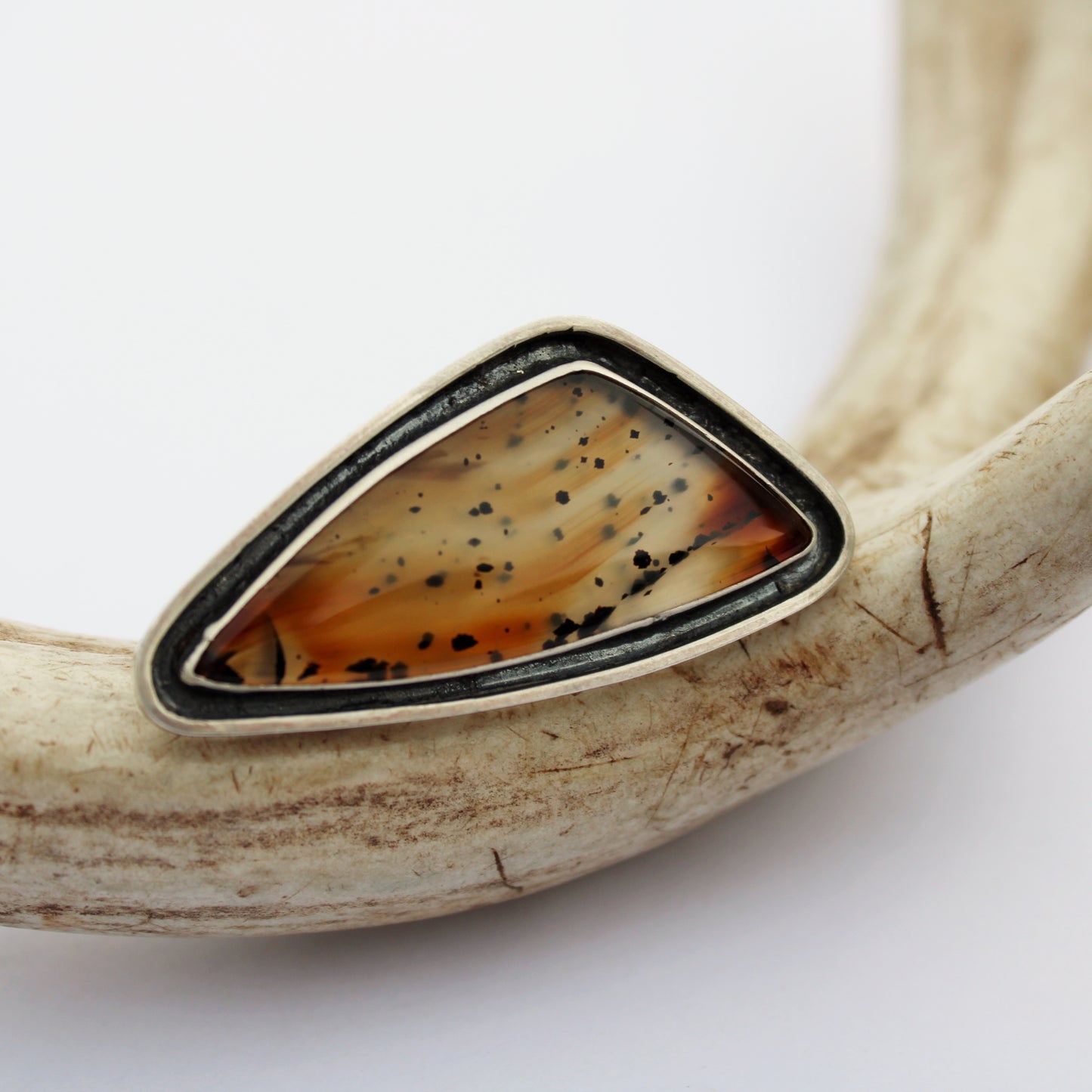 Riverstone Horizon Ring: Sterling Silver Montana Agate - size 8.75
